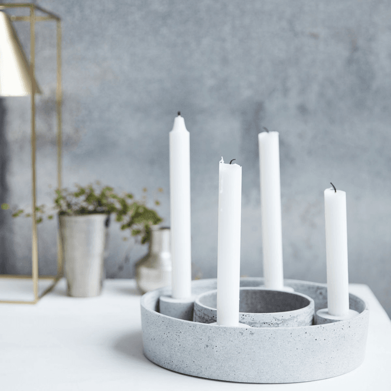 Moderne Julestemning med The Ring - Advents Lysestake i Polyston